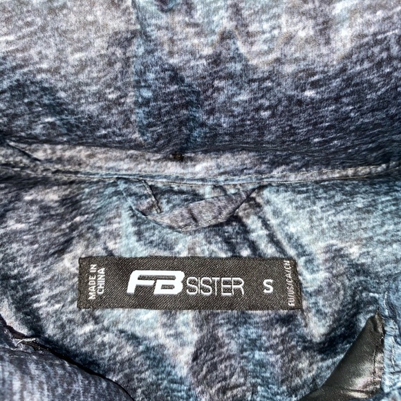 Vest - Picture 3 of 3